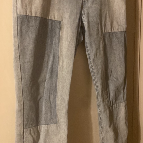 Everlane Cropped Blue Jeans. Good condition. Distressing noted. - Picture 2 of 7